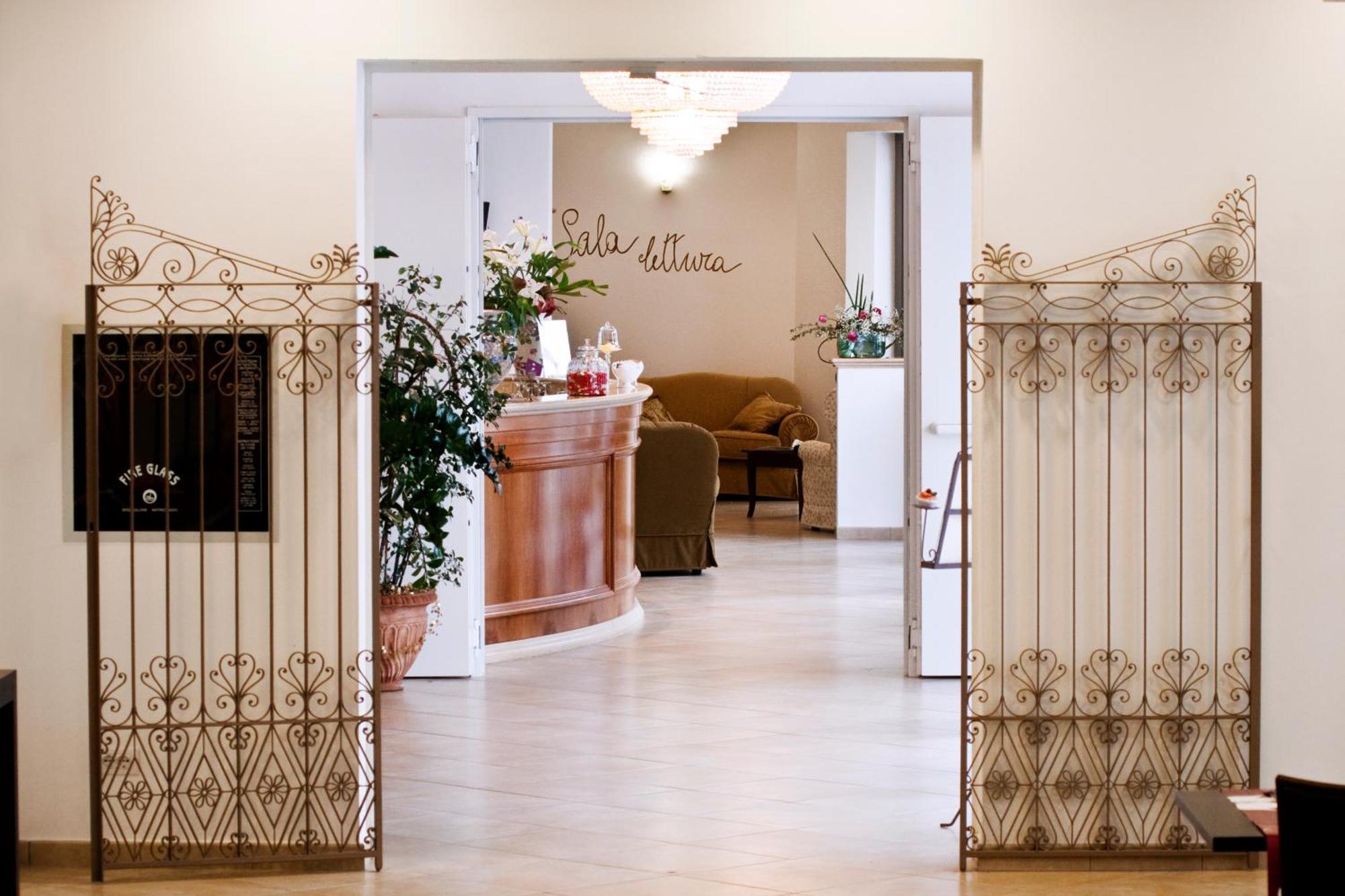 Sovrana Hotel & Spa Rimini Dış mekan fotoğraf